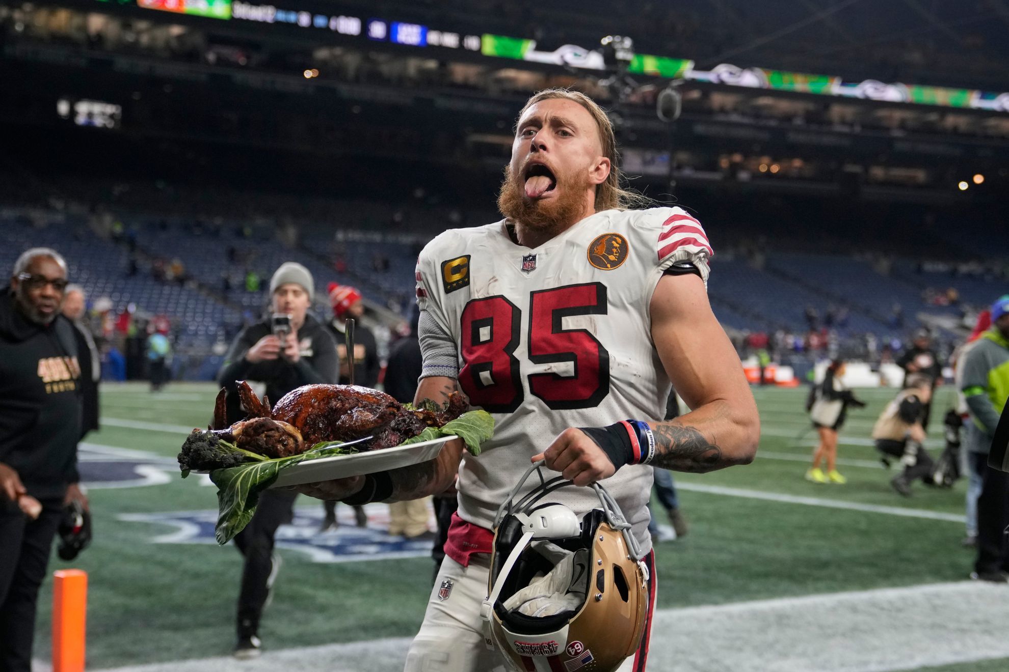 George Kittle steals entire turkey after Thanksgiving win over Seahawks, feeds lucky fan